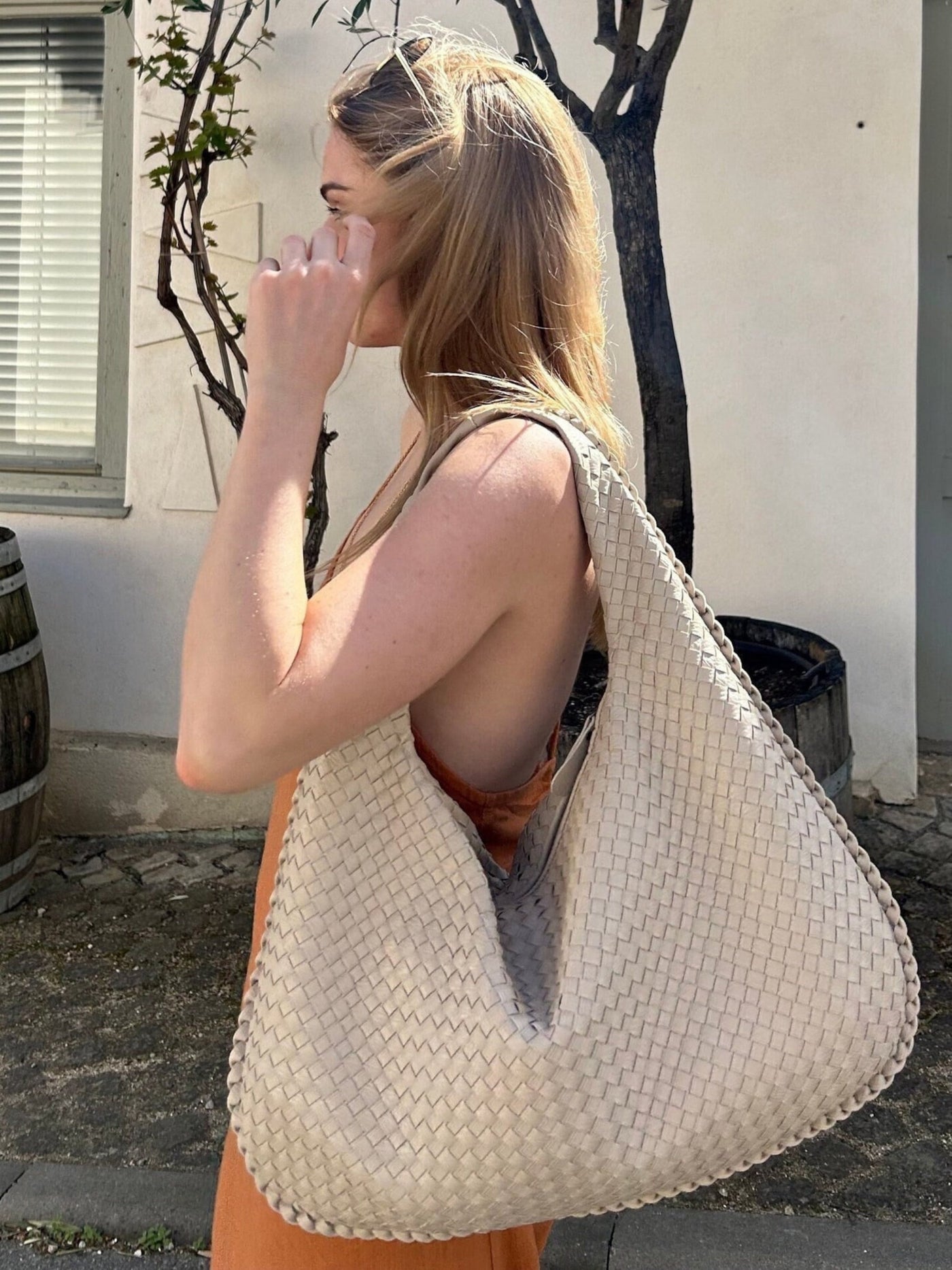 Nora | Geflochtene Hobo-Tasche mit modernem Design