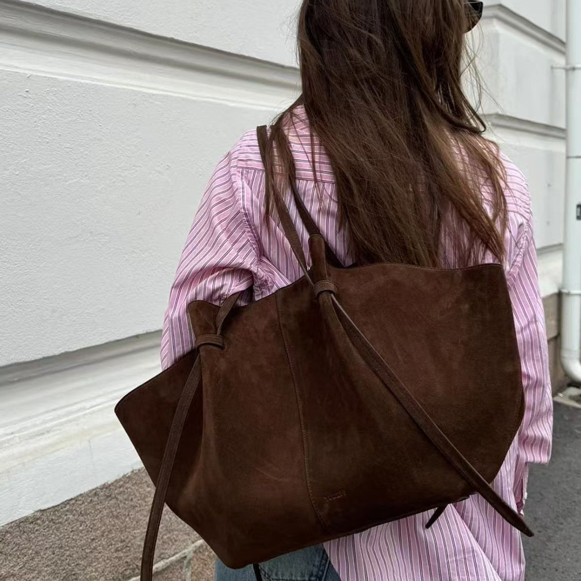 Statement Tote Bag mit Skulpturaler Form & Kordeldetail