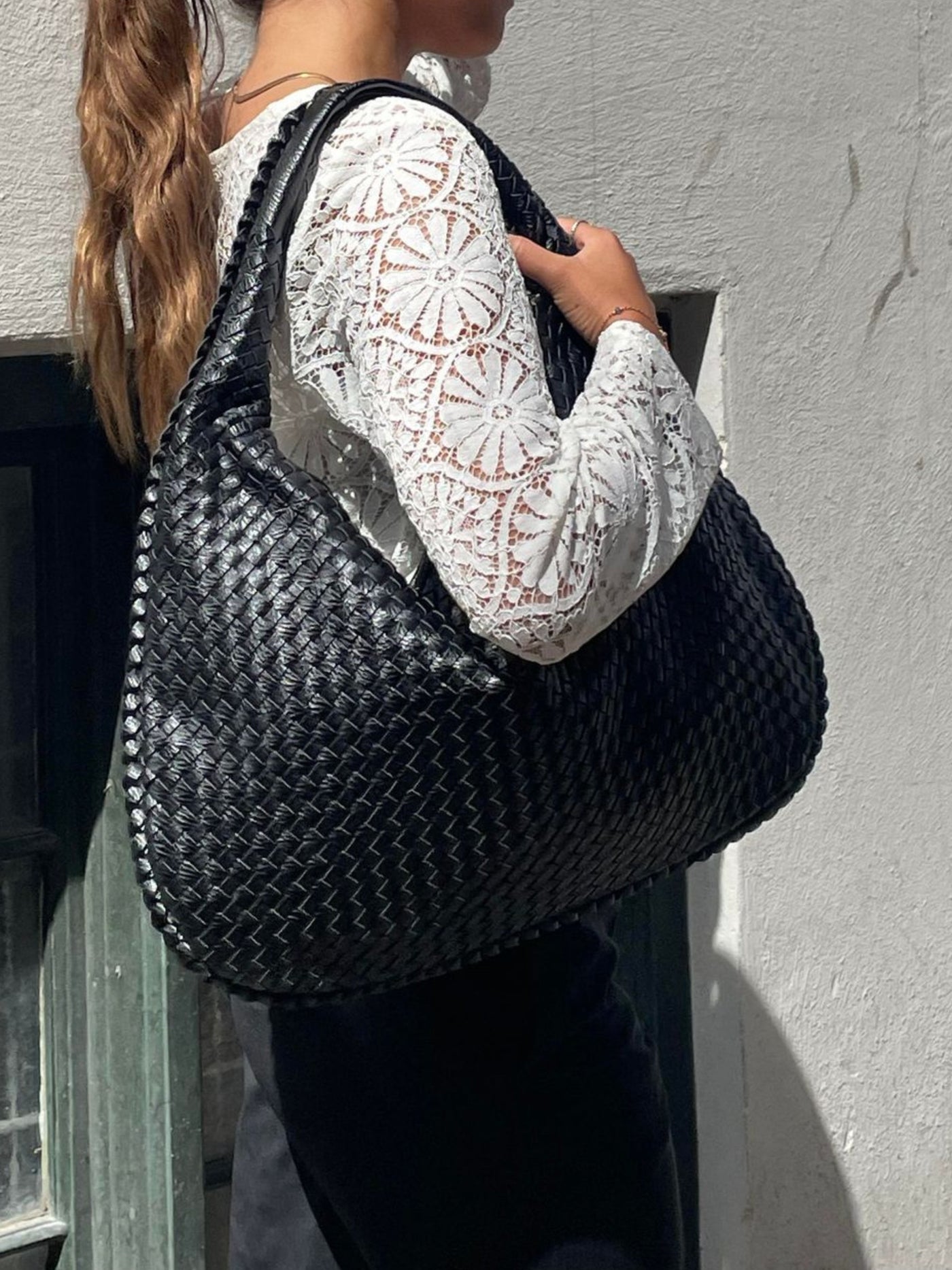 Nora | Geflochtene Hobo-Tasche mit modernem Design