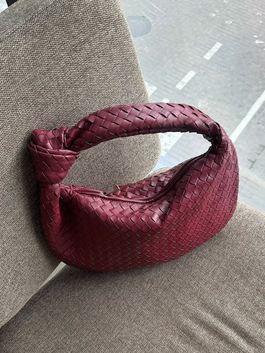 Geflochtene Schultertasche mit Knotenhenkel – einzigartiger Look & veganes Leder