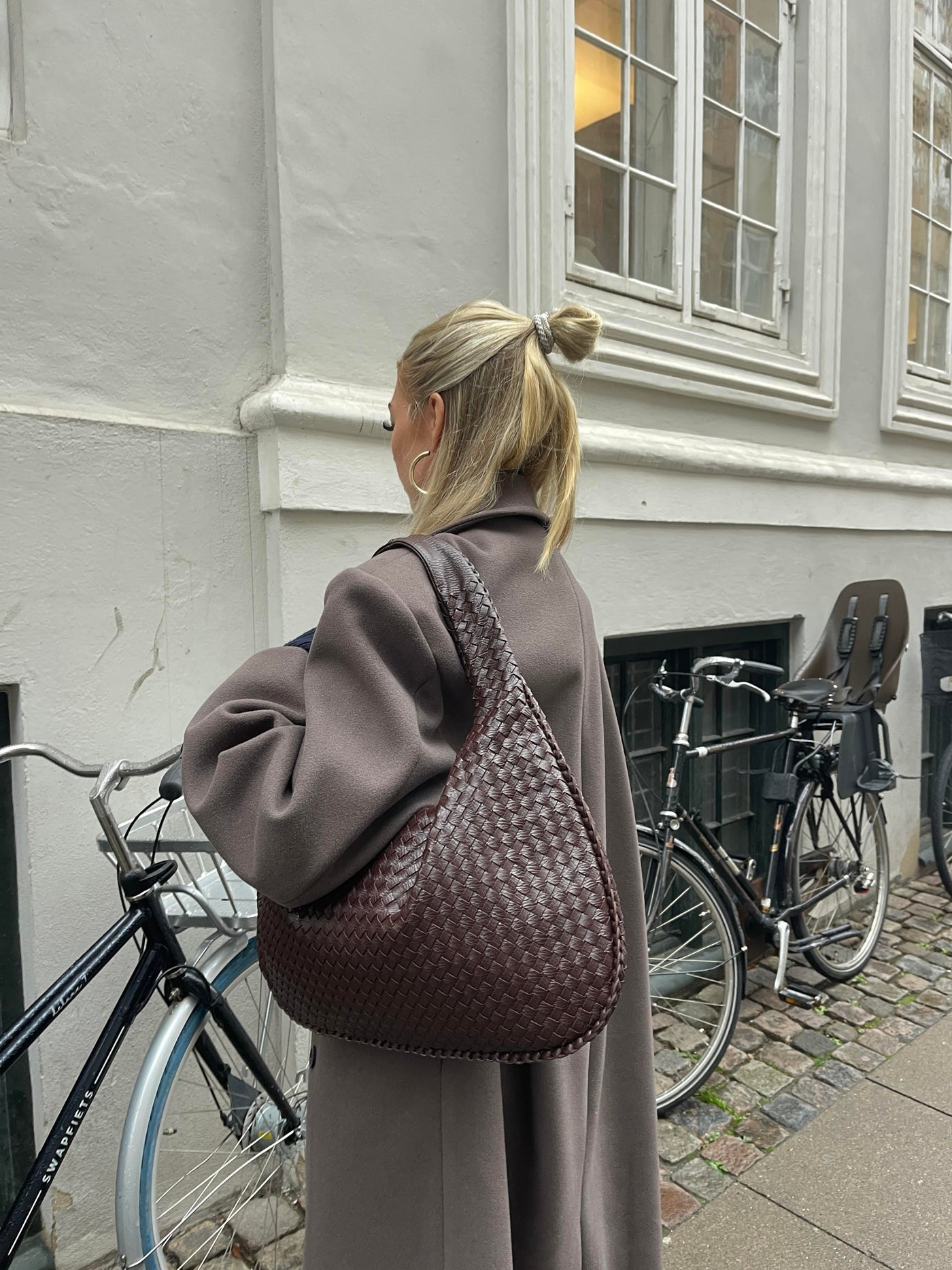 Nora | Geflochtene Hobo-Tasche mit modernem Design