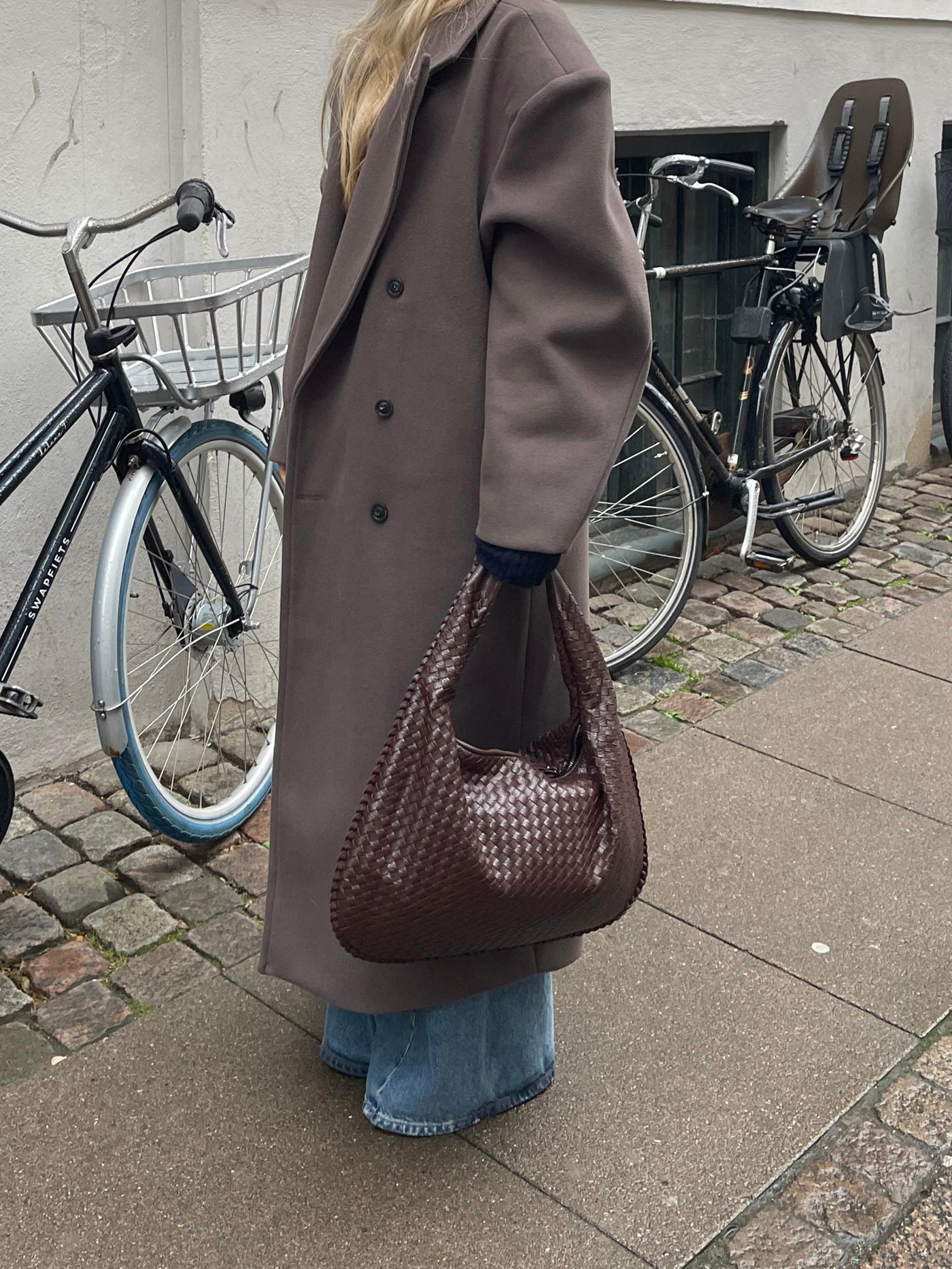 Nora | Geflochtene Hobo-Tasche mit modernem Design