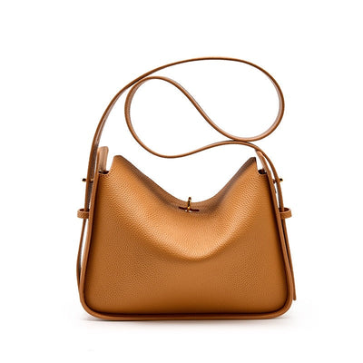 Geflochtene Schultertasche – Elegante Abendtasche mit Goldkette
