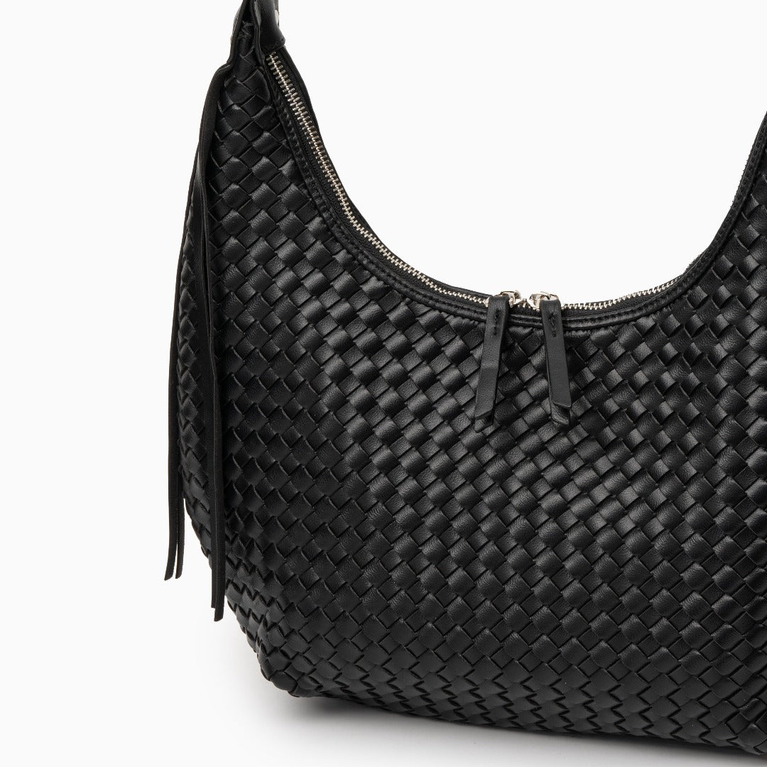 Schultertasche in Halbmondform mit Glattem Finish & Verstellbarem Riemen