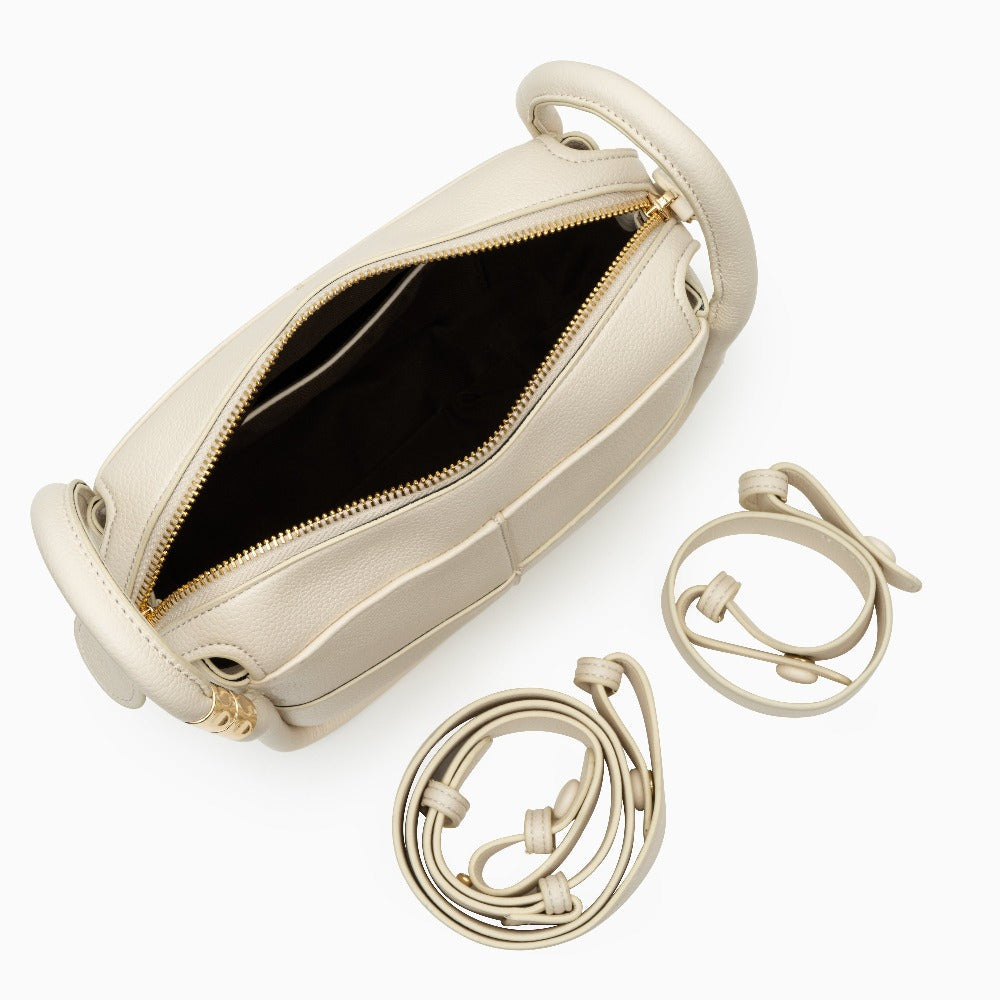 Schultertasche mit Struktur-Optik & Goldakzent