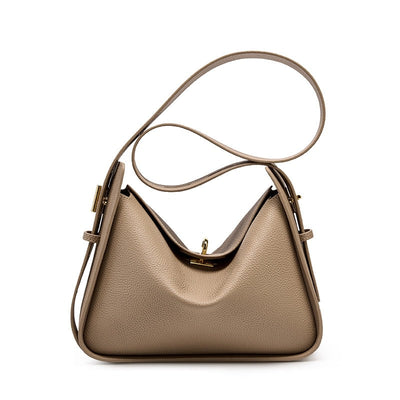 Geflochtene Schultertasche – Elegante Abendtasche mit Goldkette