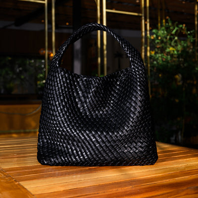 Premium Hobo Schultertasche Schwarz – Geflochtene Schultertasche aus veganem Leder