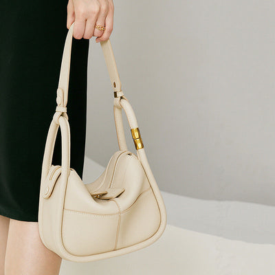 Schultertasche mit Struktur-Optik & Goldakzent