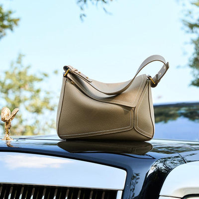 Schultertasche mit Kontrastnähten & Soft-Lederoptik
