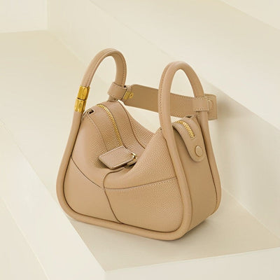 Schultertasche mit Struktur-Optik & Goldakzent