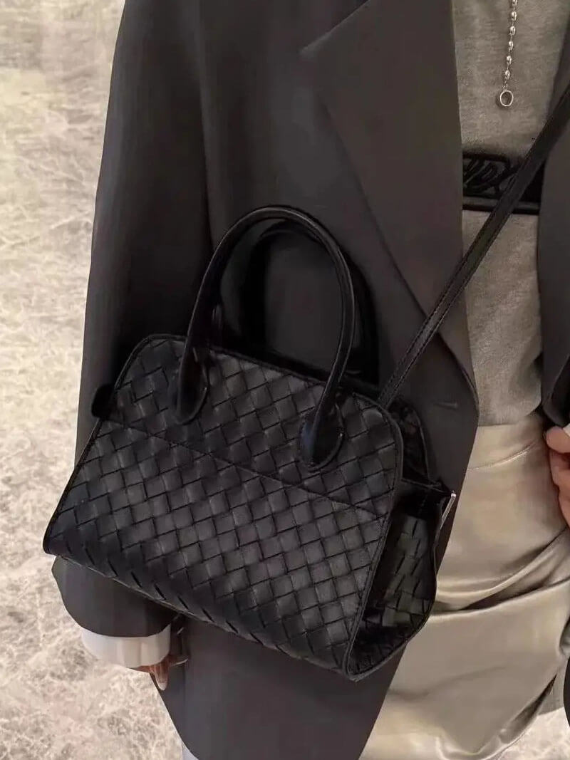 Elegante Handtasche mit geflochtenem Design und abnehmbarem Riemen