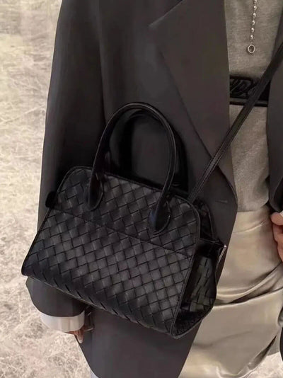 Elegante Handtasche mit geflochtenem Design und abnehmbarem Riemen