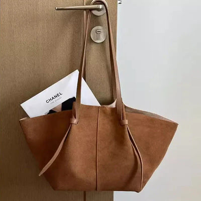 Statement Tote Bag mit Skulpturaler Form & Kordeldetail