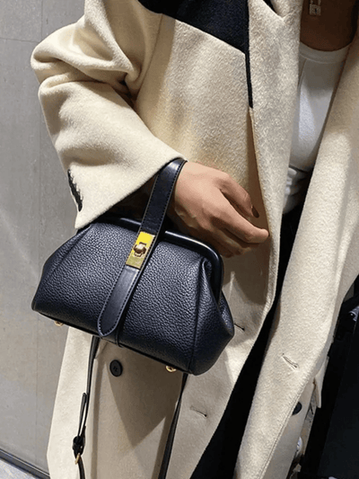Damen Handtasche in Strukturleder-Optik – Elegante Box Bag mit Riegelverschluss & Schulterriemen