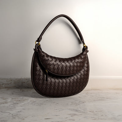 Elegante Schultertasche mit geflochtenem Lederdesign