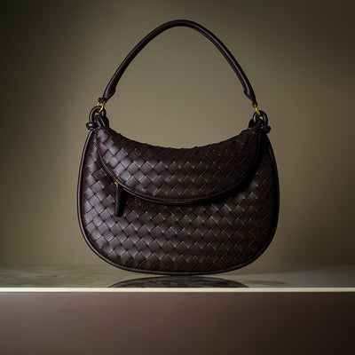 Elegante Schultertasche mit geflochtenem Lederdesign
