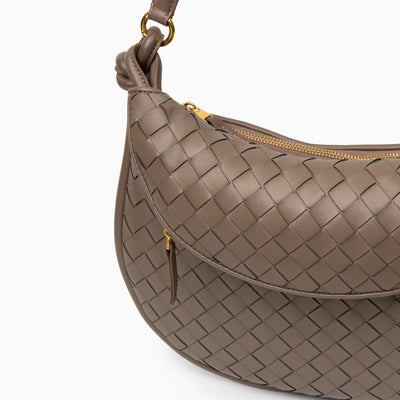 Elegante Schultertasche mit geflochtenem Lederdesign