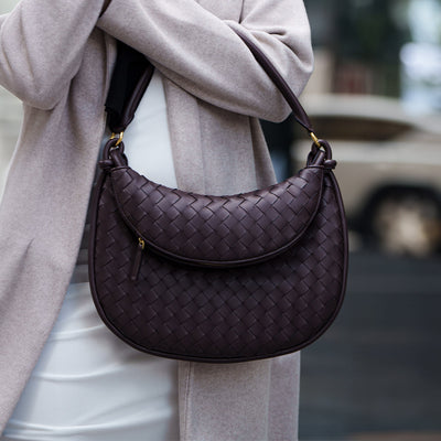 Elegante Schultertasche mit geflochtenem Lederdesign