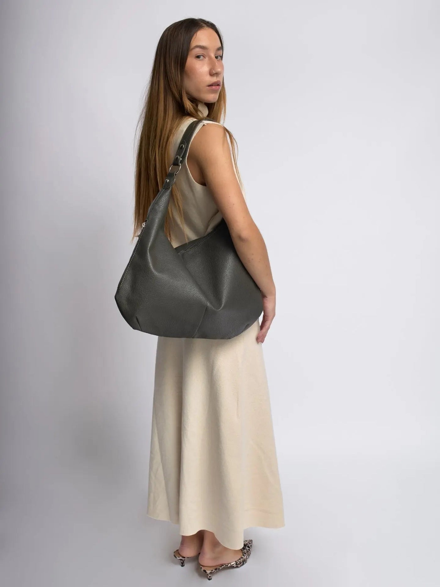 Hobo Schultertasche – Zeitlose Premium Bag mit Metall-Details