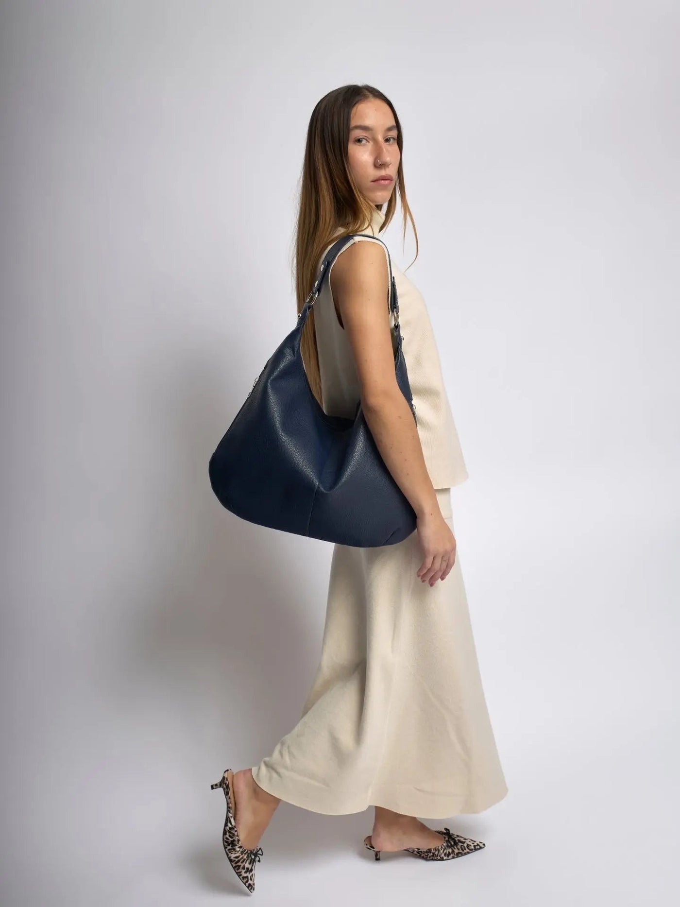 Hobo Schultertasche – Zeitlose Premium Bag mit Metall-Details