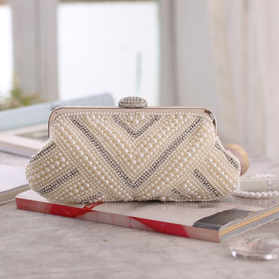 Elegante Clutch mit Perlenbesatz & Glitzerakzenten