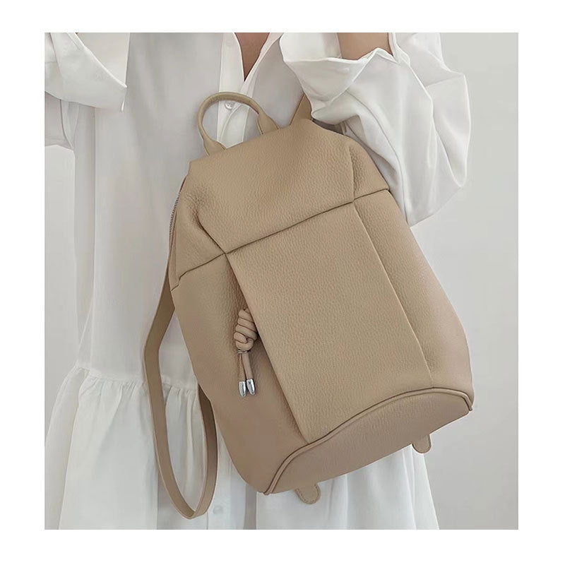 Minimalistischer Lederrucksack mit modernem Knoten-Detail